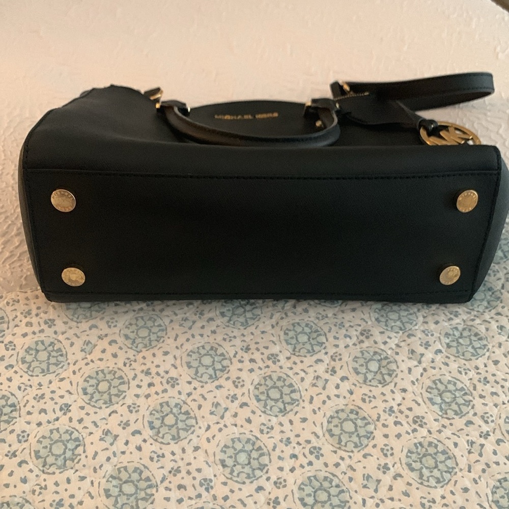 Michael Kors, large leather satchel☘️HP☘️ - Picture 8 of 9